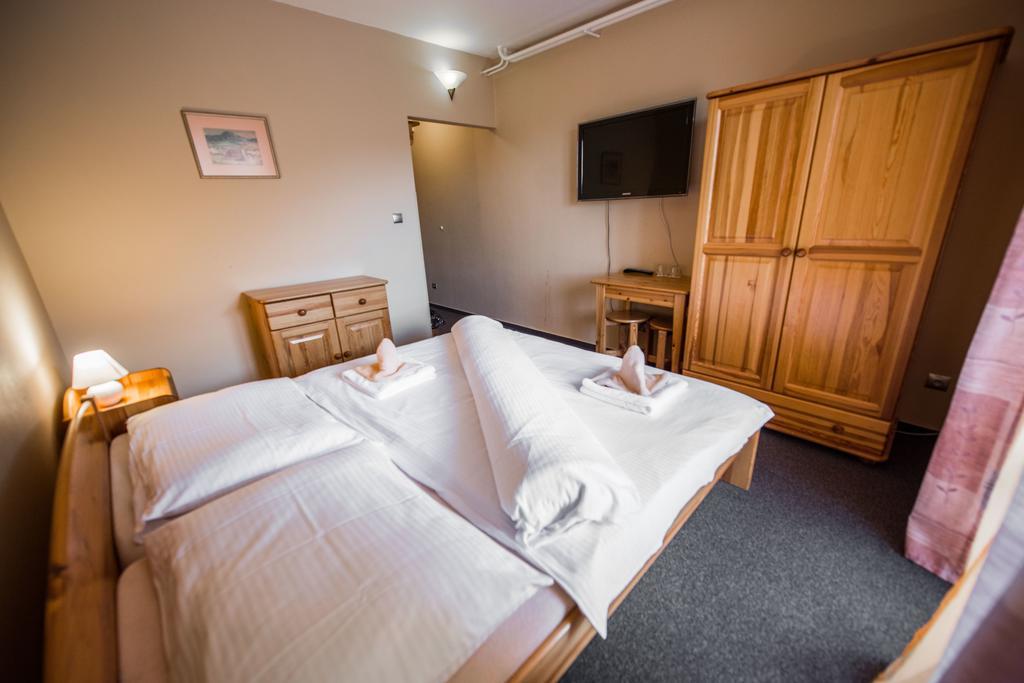 Plejsy Hotell Krompachy Eksteriør bilde