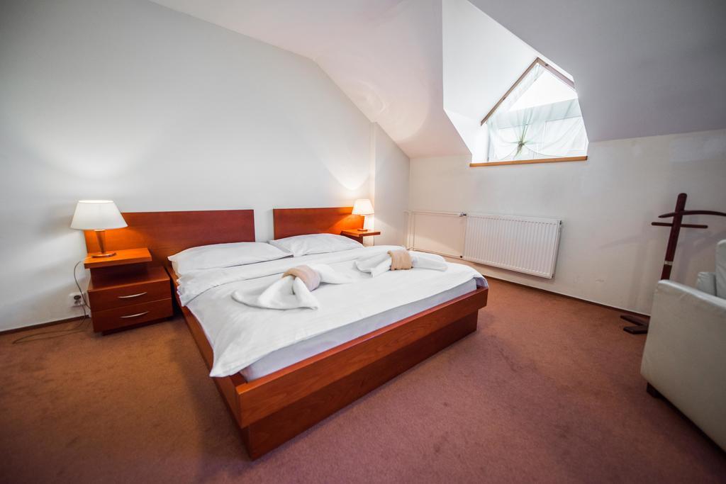 Plejsy Hotell Krompachy Eksteriør bilde