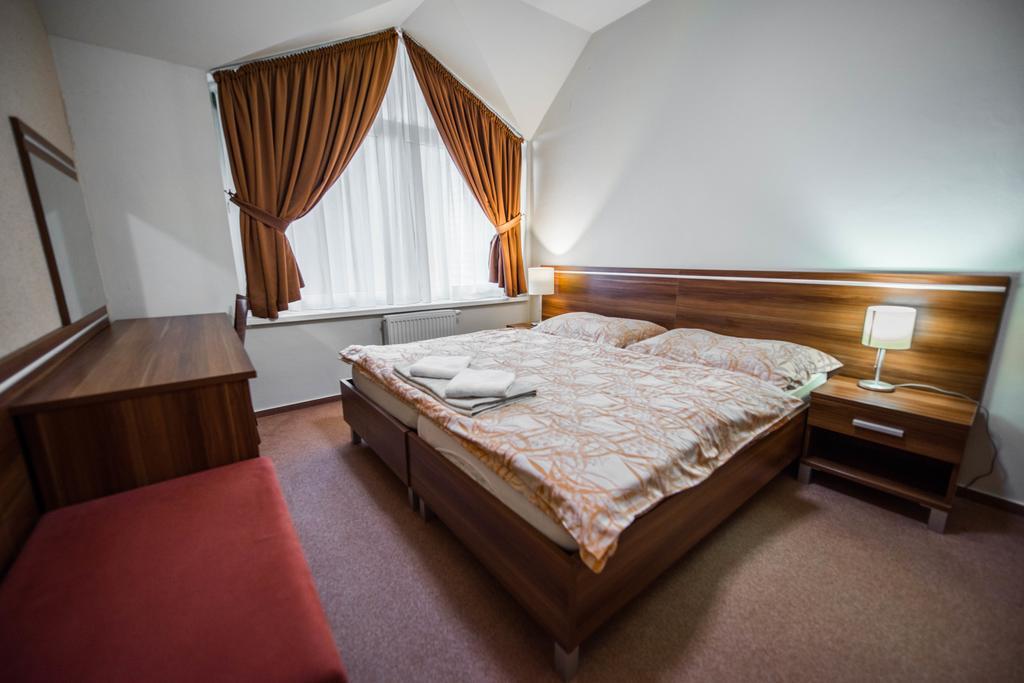 Plejsy Hotell Krompachy Eksteriør bilde