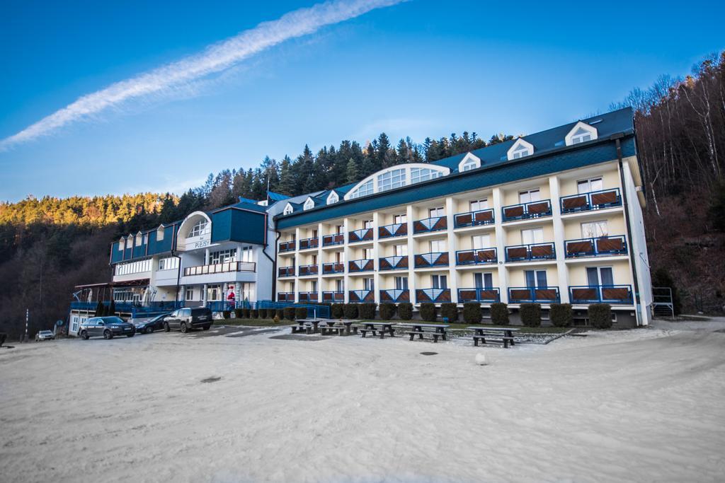 Plejsy Hotell Krompachy Eksteriør bilde