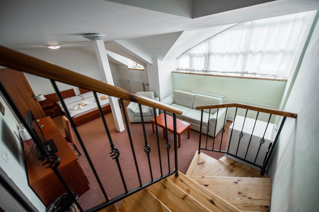 Plejsy Hotell Krompachy Eksteriør bilde