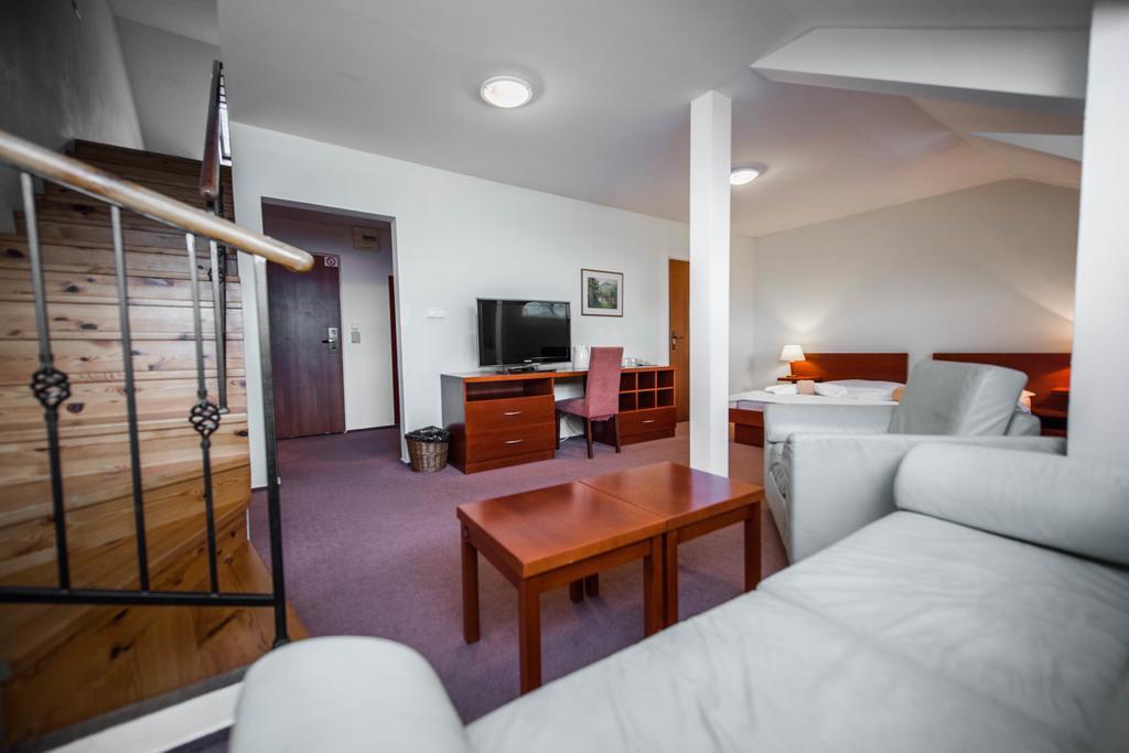 Plejsy Hotell Krompachy Eksteriør bilde